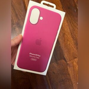 Genuine Apple iPhone 16 Plus Silicone Case with Magsafe - Fuchsia